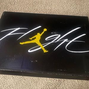 It’s a size 10.5 never been worn . y’all should buy it ngl